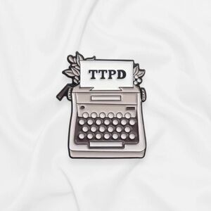 3/$25 Taylor Swift Pin